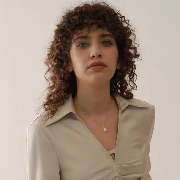 Chic France Flower Necklace - Picture 6 of 6